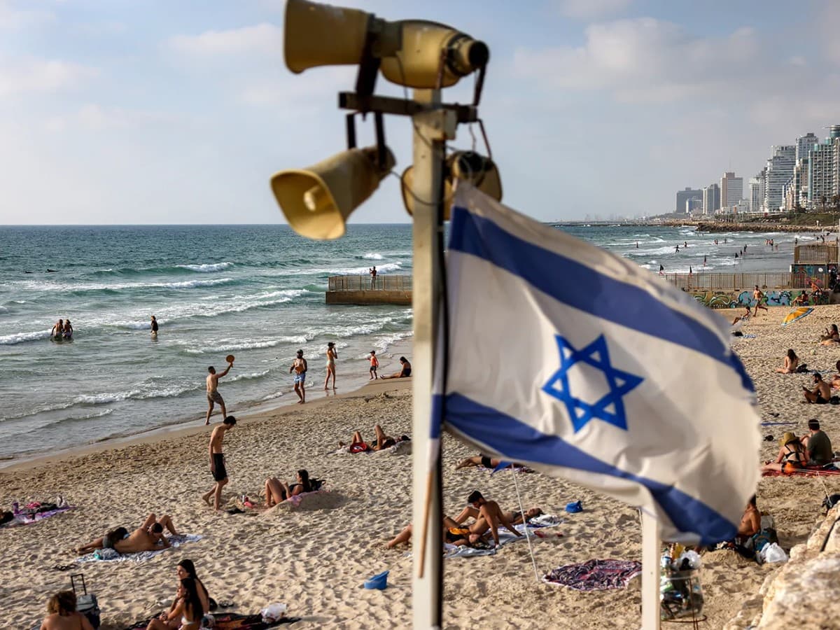 'We Shall Rise' Installation Offers Public Reflection on Israel's Post-October 7 Experience