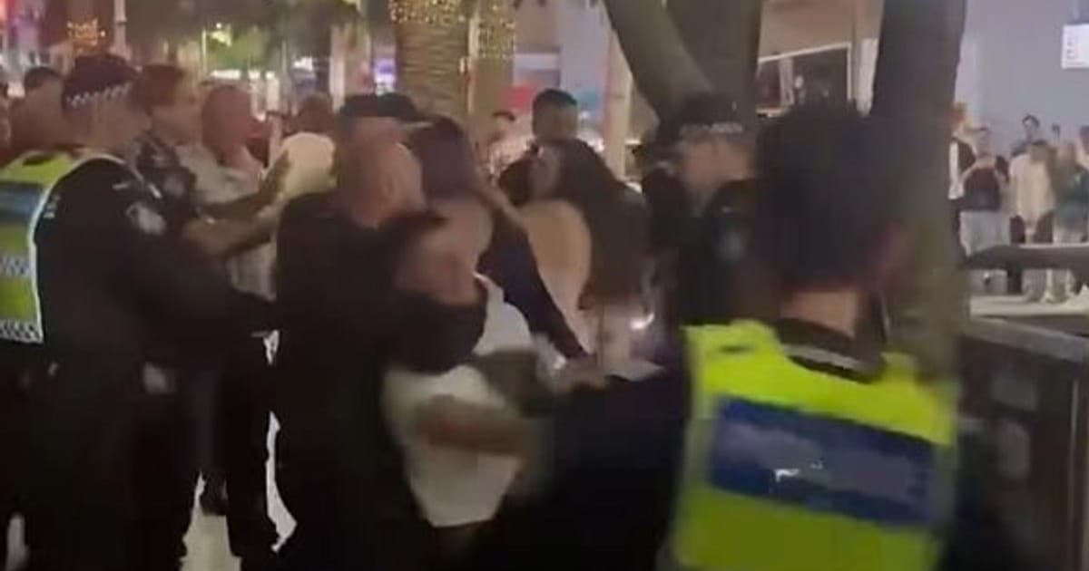 Brawl Breaks Out on Gold Coast as Incident Draws Crowd Attention